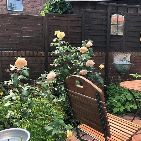 Altstadthus-Gemuetliches Ferienhaus Mit Gaertchen Friedrichstadt Zewnętrze zdjęcie