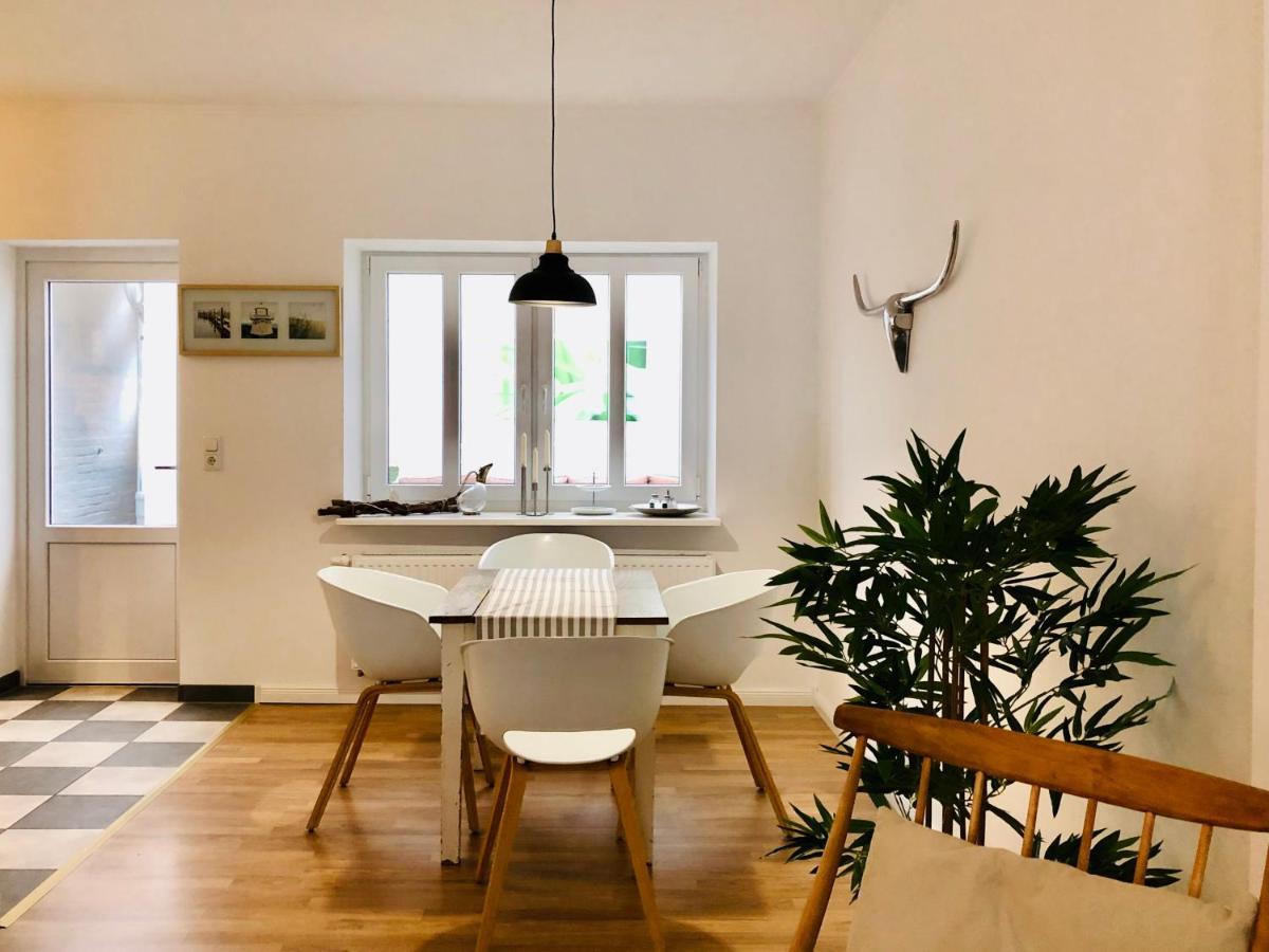Altstadthus-Gemuetliches Ferienhaus Mit Gaertchen Friedrichstadt Zewnętrze zdjęcie